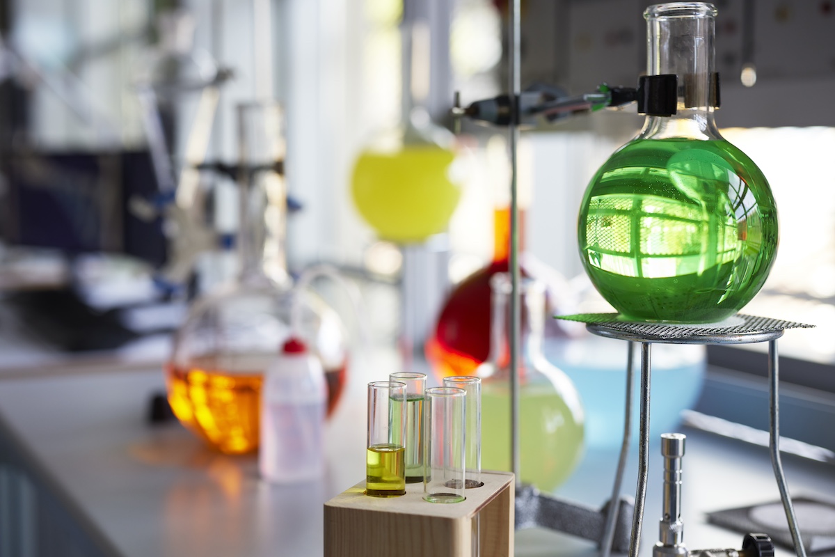 Pomegranate extract with molecular structure analysis for health ingredient formulation